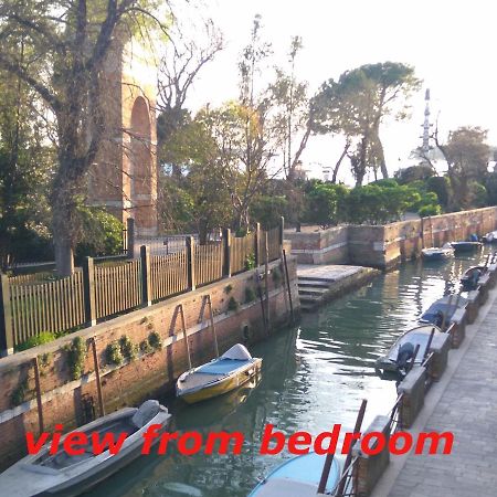 Susy Biennale Apartment - Canal View And Garden Venecia Exterior foto